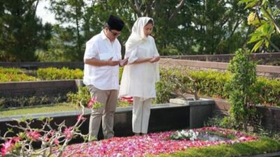 Makna Tersembunyi di Balik Momen Ziarah Erick Thohir ke Makam Ayahnya Terungkap oleh Pengamat