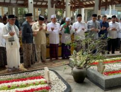 Prabowo Berziarah ke Makam Pendiri NU dan Bertemu dengan Ulama di Jawa Timur