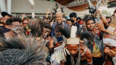 Ganjar Pranowo Mendapat Bisikan dan Pesan Dari Uskup Agung Merauke Untuk Kedepankan Dialog Soal Papua