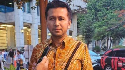 Sikap Tenang, Perhatian, dan Kecermatan dalam Mendengarkan