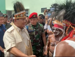 Prabowo Subianto Memberikan Sumobagan Rp 5 Miliar untuk Masyarakat Kamoro di Mimika