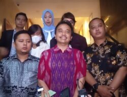 TKN Mendorong KPU untuk Mengambil Tindakan Hukum terhadap Roy Suryo terkait Kontroversi Mikrofon