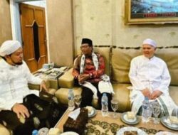 Silaturahmi ke Ponpes Salafiyah Syafi’iyah, Mahfud MD Menyalurkan Doa Bersama Tanpa Meminta Dukungan