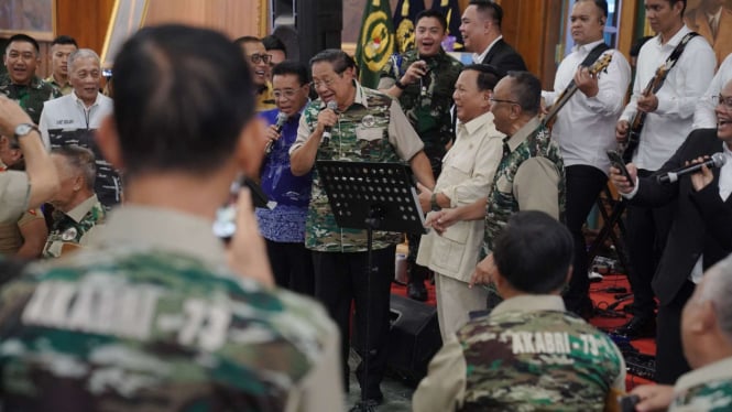 Prabowo Bersama SBY dan Alumni Akabri 1970-1973 Makan Siang di Ruang Makan Baru Akmil