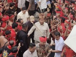 Prabowo Dapat Sambutan Meriah dari Pasukan Merah Masyarakat Dayak saat Kampanye di Kalbar