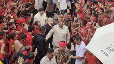 Prabowo Dapat Sambutan Meriah dari Pasukan Merah Masyarakat Dayak saat Kampanye di Kalbar