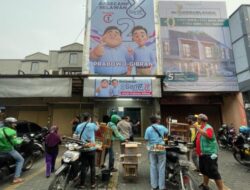 Relawan Prabowo-Gibran Malang Berikan Bakso dan Roti Gratis Setelah Menang Quick Count