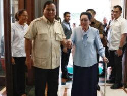 Prabowo Mengunjungi Rumah Almarhum Jenderal Wismoyo Arismunandar Setelah Ziarah Makam Orangtuanya