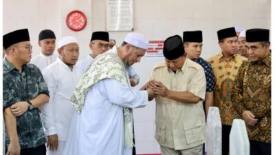 Prabowo Melakukan Ziarah ke Makam Habib Ali Kwitang, Dirayakan Oleh Ratusan Warga