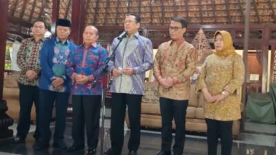 Pimpinan MPR Melakukan Kunjungan ke Cikeas, SBY Memberikan Nasihat tentang Politik Militer dan Amandemen UUD