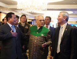 Prabowo Subianto Embraces Timor Leste President Ramos Horta at IISS Shangri-La Forum Creating a Warm Moment