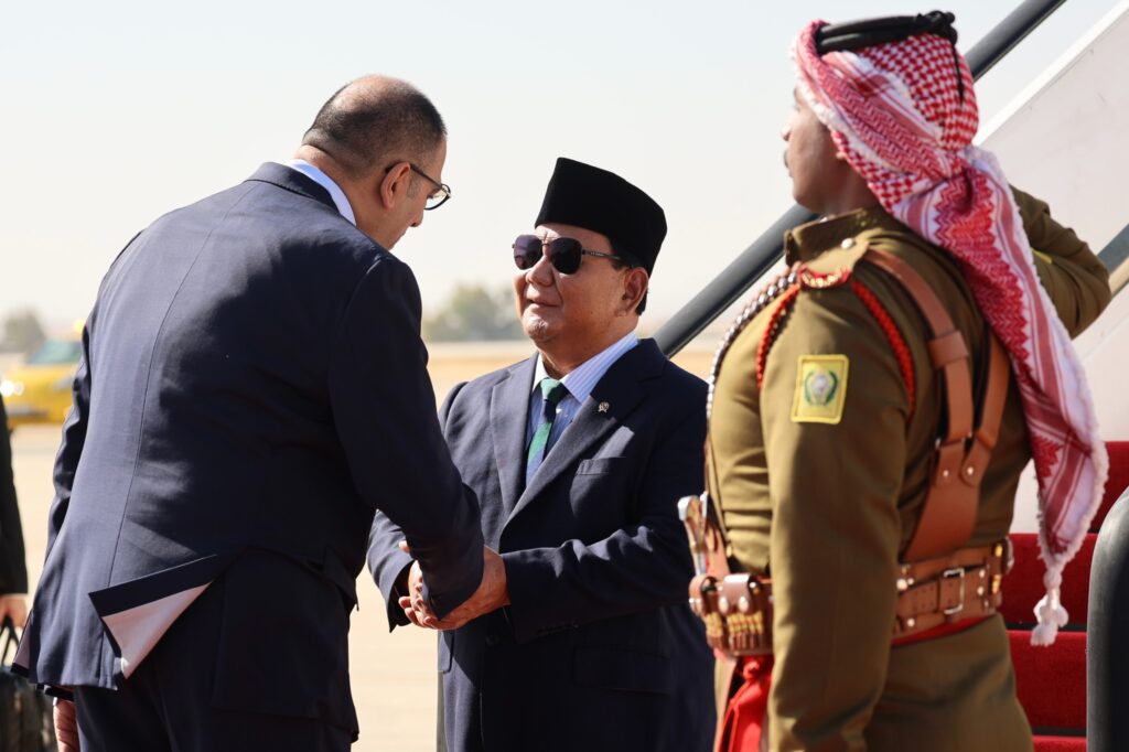 Prabowo Subianto’s Arrival in Jordan Greeted by High Officials and Honor Guard