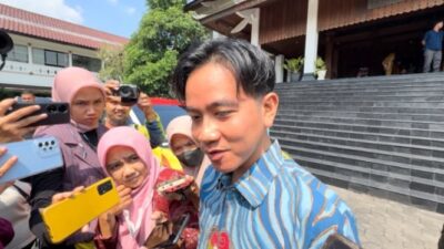 Gibran Menolak Memberikan Tanggapan terhadap Mundurnya Airlangga sebagai Ketua Umum Golkar