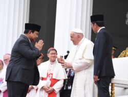 Prabowo Subianto Shares a Moment of Handshake with Pope Francis: “Indonesia is Blessed with Diversity and Harmony”