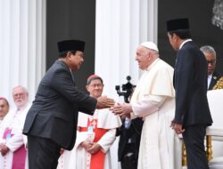 Prabowo Subianto Memposting Foto Bersalaman dengan Paus Fransiskus: Indonesia Diberkati dengan Keberagaman dan Harmoni