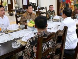 Kegiatan Jokowi Sebelum Pensiun, Berjumpa dengan Prabowo dan Pimpinan MPR serta Menerima Penghargaan dari Polri