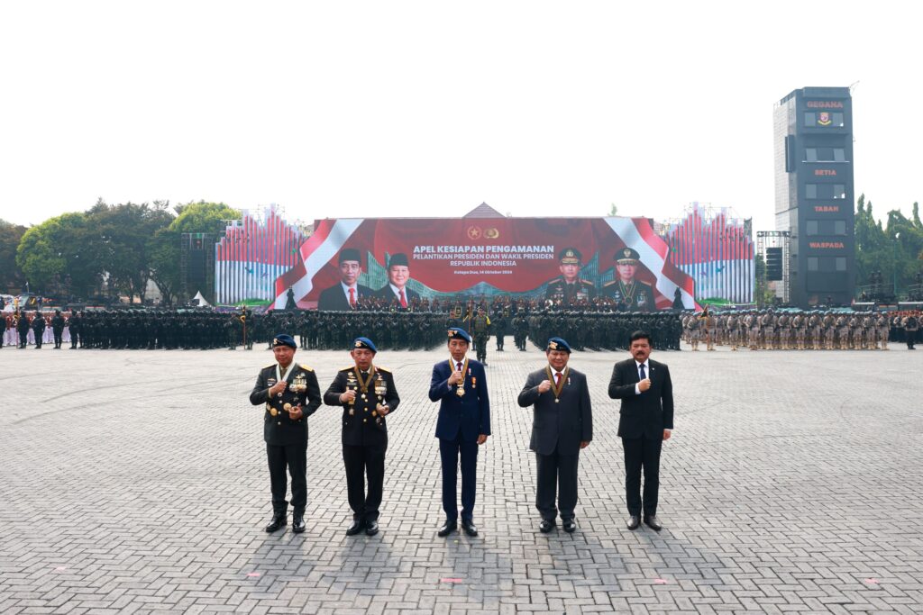 Jokowi and Prabowo Subianto Ride in Pindad Jeep to Inspect Troops at Presidential Inauguration Security Ceremony