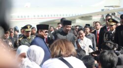 Prabowo Subianto Joins Jokowi at Halim, Extends Well Wishes for His Future