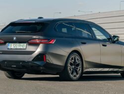 BMW i5: Peningkatan Jarak Tempuh Tahun 2025