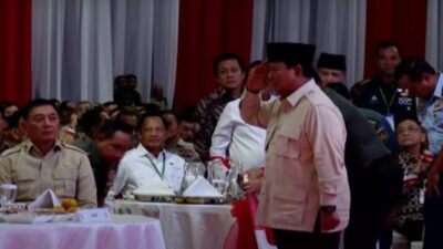 Momentum Prabowo Hormat ke Try Sutrisno Sebelum Pidato Purnawirawan TNI