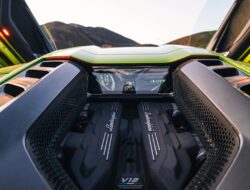Lamborghini: Keputusan Mempertahankan Mesin Bensin