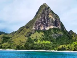 Explore Keindahan Pulau Mirip Jurassic World di Indonesia