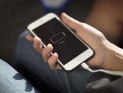 8 Penyebab Baterai Handphone Bocor & Cara Agar Awet