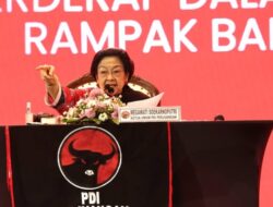 Hasto PDIP Sibuk Menulis Buku: Megawati Hak Prerogatif