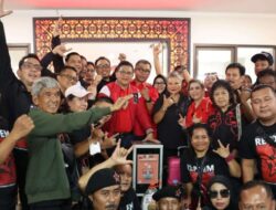 Pendukung PDIP Serahkan Koin Perjuangan ke Hasto: Apa Maknanya?