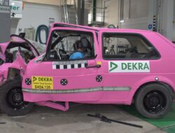 Menguji Keamanan Volkswagen Golf Lama dengan Standar Tabrakan Terbaru