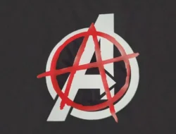 Ryan Renolds Unggah Logo Avengers: Heboh atau Penuh Kontroversi?