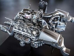 Mesin V-8 Mercedes-AMG Baru: Tenaga Lebih Besar & Performa Lebih Optimal