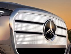 Review Kisi-Kisi Mercedes-Benz GLC EV dengan 942 Piksel