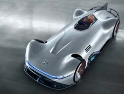 Rahasia Kehebatan Mercedes Silver Arrow 750 HP