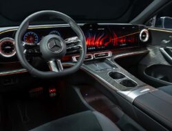 Mercedes-Benz Perkenalkan Tombol Fisik Baru untuk Pengalaman Berkendara Lebih Baik