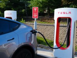 Tesla Memperbaiki Pintu untuk Keamanan Situasi Darurat