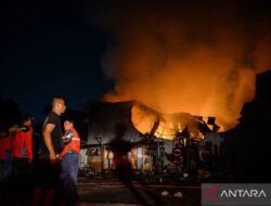 Kebakaran Pabrik Konstruksi di Tangerang Selatan: 20 Unit Mobil Damkar Dikerahkan