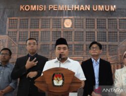 Politik: Aturan Dokumen Capres & Isu Mahfud Masuk Kabinet
