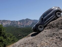Prototipe Porsche Cayenne EV Sukses Berkat Teknologi AI