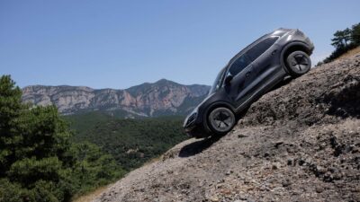 Prototipe Porsche Cayenne EV Sukses Berkat Teknologi AI