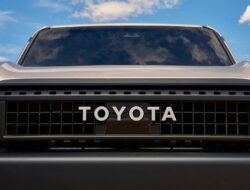 Toyota Siapkan RAV4 dan Land Cruiser Listrik